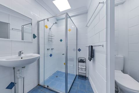 Classic Apartment, 2 Bedrooms, Courtyard Area | Bathroom | Shower, rainfall showerhead, hair dryer, towels