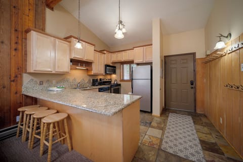 SWP Beaver Village 1134 breakfast bar