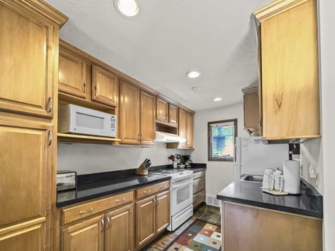 Condo, 2 Bedrooms | Private kitchen | Fridge, microwave, oven, stovetop