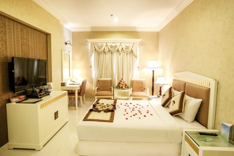 Superior Room | Living room | 32-inch LCD TV with cable channels, TV