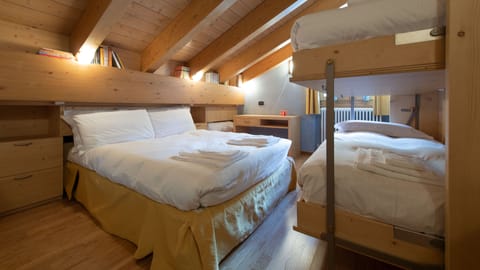 Apartment, Multiple Beds, Balcony, Mountain View | 1 bedroom, iron/ironing board, cribs/infant beds, free WiFi