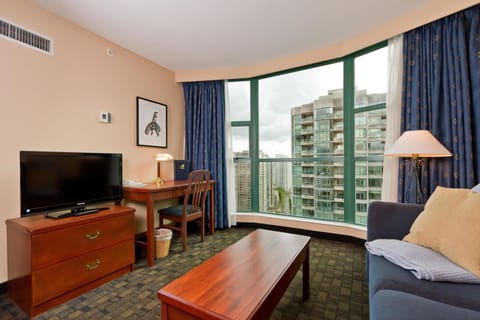 Deluxe Suite, 1 Queen Bed, Corner | Living room | 32-inch flat-screen TV with cable channels, TV