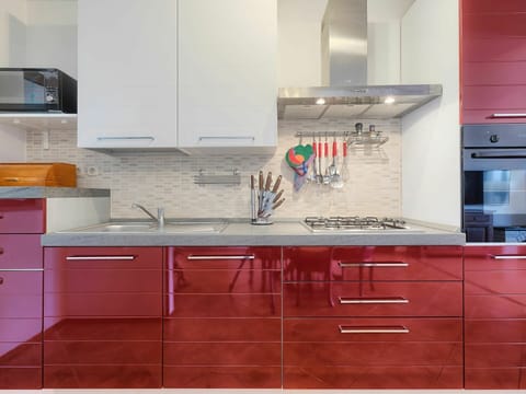 Countertop, Cabinetry, Kitchen, Furniture, Room, Property, Tile, Interior Design, Cupboard, Floor