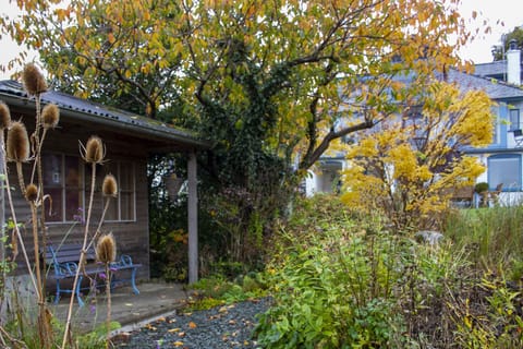 Luxury House, Ensuite, Mountain View (The Lookout Keswick) | Garden