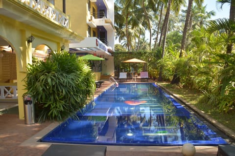 Outdoor pool, open 9:00 AM to 6:00 PM, sun loungers