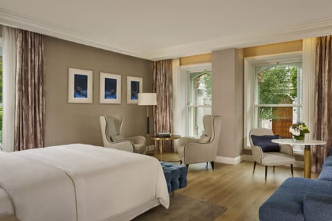 Junior Suite, 1 King Bed, City View | Premium bedding, pillowtop beds, minibar, in-room safe