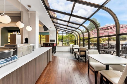 Free daily cooked-to-order breakfast