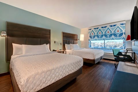 Business Room, 2 Queen Beds | Premium bedding, pillowtop beds, desk, laptop workspace