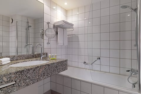 Combined shower/tub, deep soaking tub, free toiletries, hair dryer