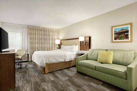 Room, 1 King Bed, Accessible | Hypo-allergenic bedding, down comforters, pillowtop beds, desk