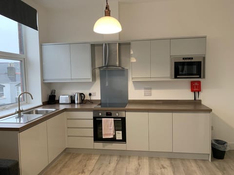 Superior Double Room, Ensuite (Piccadilly ) | Shared kitchen