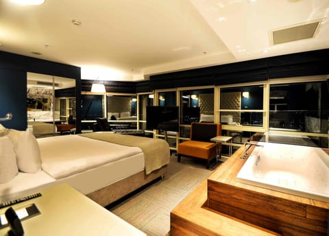 Suite, 1 King Bed, Sea View, Corner (nonsmoking) | Premium bedding, down comforters, minibar, in-room safe