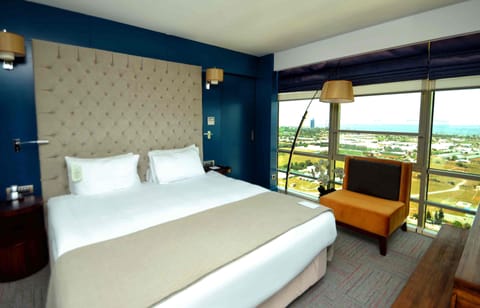 Executive Suite, 1 King Bed, Sea View | Premium bedding, down comforters, minibar, in-room safe