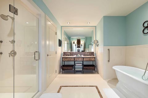 Suite (Dressage) | Bathroom | Designer toiletries, hair dryer, bathrobes, slippers