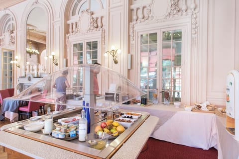 Daily buffet breakfast (EUR 14 per person)