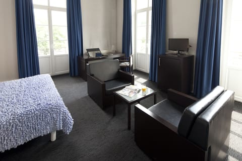 Classic Double Room | In-room safe, desk, iron/ironing board, rollaway beds