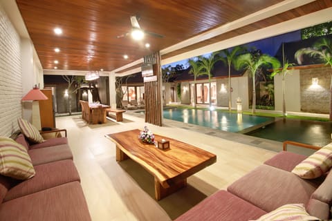 4 Bedrooms Suite Villa with Private Pool | Living area | 40-inch LCD TV with satellite channels, TV, DVD player