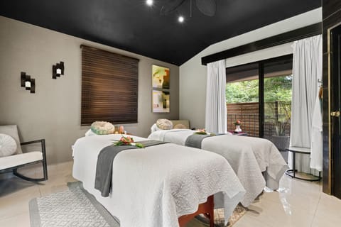 Couples treatment rooms, body treatments, aromatherapy