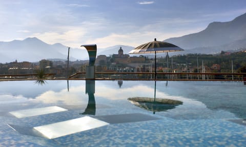 Seasonal outdoor pool, pool umbrellas, sun loungers