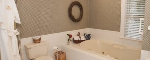 Cottage (Twin Poplar) | Bathroom | Shower, eco-friendly toiletries, towels