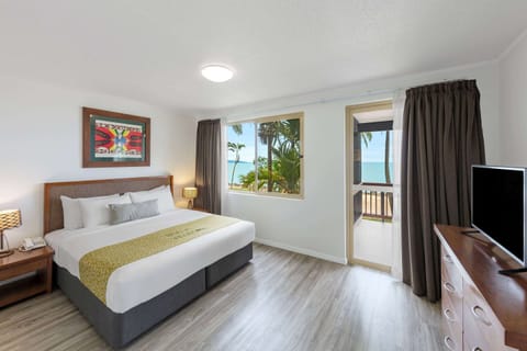 Suite, 2 Bedrooms, Non Smoking, Ocean View (1 King Bed) | Iron/ironing board, free WiFi, bed sheets