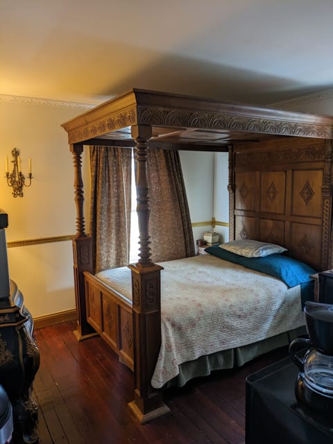 Renaissance Room | Individually decorated, individually furnished, iron/ironing board