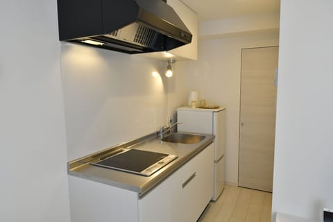 Corner Suite | Private kitchenette | Fridge, microwave, stovetop, electric kettle