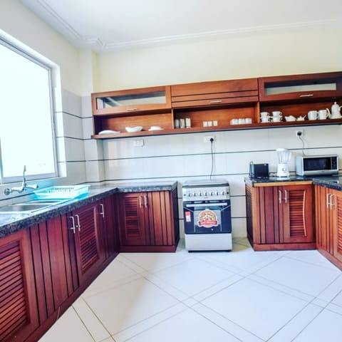 Luxury Apartment, 3 Bedrooms | Private kitchen