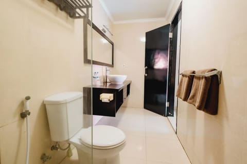 Super Deluxe Room | Bathroom | Shower, towels