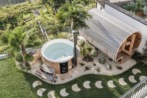 Whirlpool und Sauna von oben 