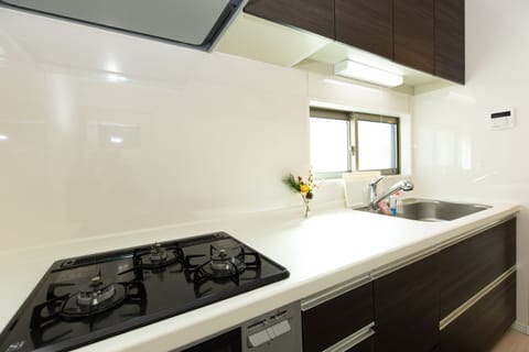 House, Non Smoking | Private kitchenette | Full-size fridge, microwave, stovetop, electric kettle