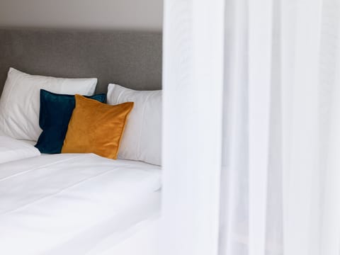 In-room safe, desk, free WiFi