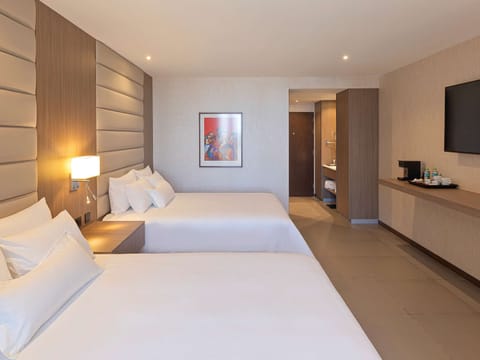 Classic Room, 1 Double Bed | Minibar, in-room safe, individually decorated, desk
