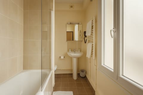 Superior Double Room | Bathroom | Hair dryer, towels