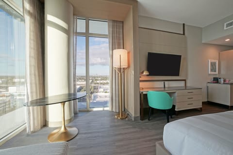 Premium Room, 1 King Bed (Promenade Corner with M Club Access) | In-room safe, desk, laptop workspace, blackout drapes