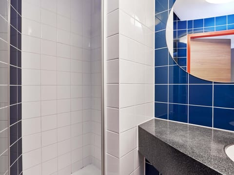 Hypo-allergenic bedding, desk, soundproofing, free WiFi