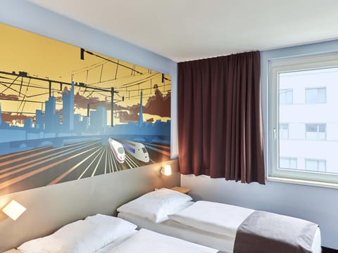 Hypo-allergenic bedding, desk, soundproofing, free WiFi