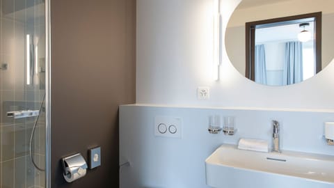 Junior Suite | Bathroom | Hair dryer, towels