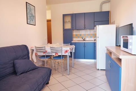 Apartment, 2 Bedrooms | Living room | TV