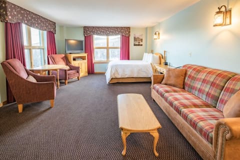 Superior Room, 1 Queen Bed | Premium bedding, pillowtop beds, desk, free WiFi
