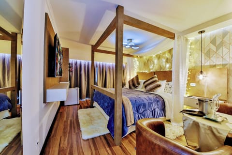 Master Suite , Jetted Tub | Premium bedding, pillowtop beds, minibar, individually furnished