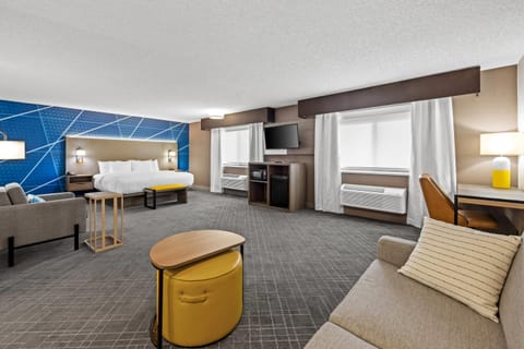 Suite, 1 King Bed, Non Smoking | Desk, laptop workspace, blackout drapes, soundproofing