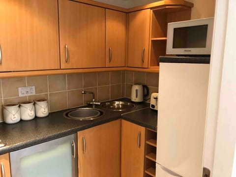 House | Private kitchen | Fridge, microwave, stovetop, electric kettle