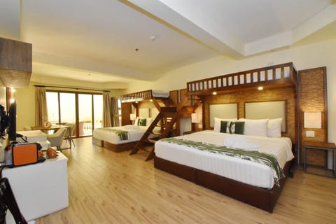 Family Room (2 King +2 Single beds) | Minibar, in-room safe, individually decorated, individually furnished