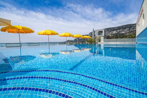 Outdoor pool, pool umbrellas, sun loungers