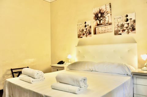 Comfort Double Room, 1 Bedroom | In-room safe, desk, blackout drapes, iron/ironing board