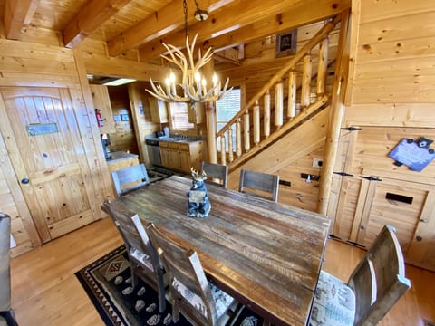 Formal dining for six guests 