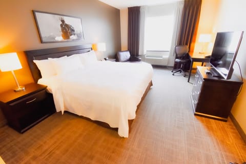 Standard Room, 1 King Bed | Premium bedding, desk, blackout drapes, soundproofing