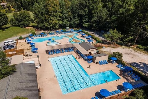 Access to resort amenities