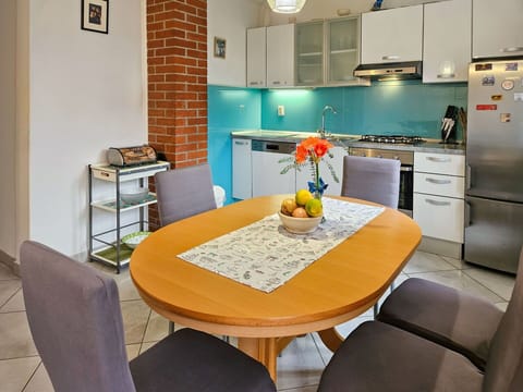 Furniture, Interior Design, Flooring, Kitchen, Major Appliance, Ceiling, Room, Countertop, Kitchen Appliance, Floor